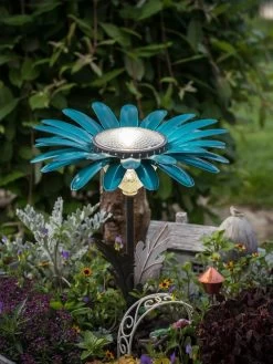 Desert Steel Daisy Solar Light 8 Desert Steel Daisy Solar Light -Gardenhaus Shop 8599556 07V tif