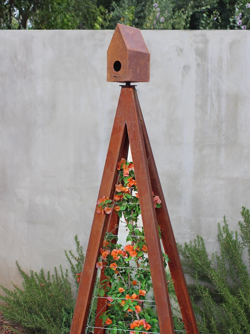 Bird Bungalow + Akoris Garden Tuteur Jr. 3 Bird Bungalow + Akoris Garden Tuteur Jr.